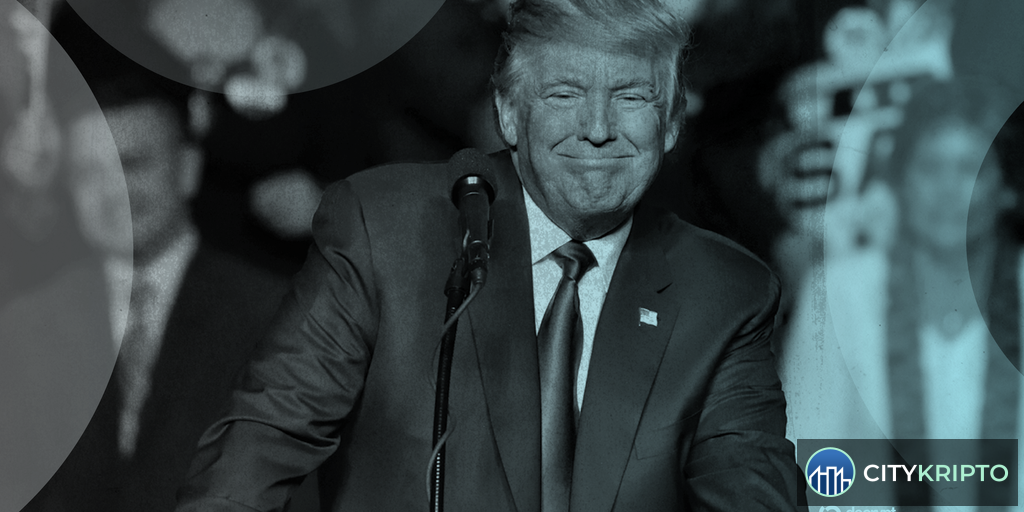 Логотип Trump Media & Technology Group на фоне графика Bitcoin