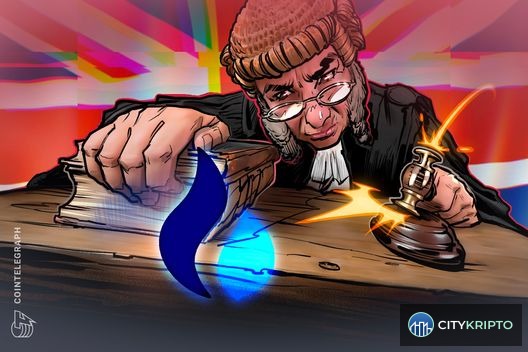 Логотип криптобиржи HTX на фоне флагов Великобритании и России