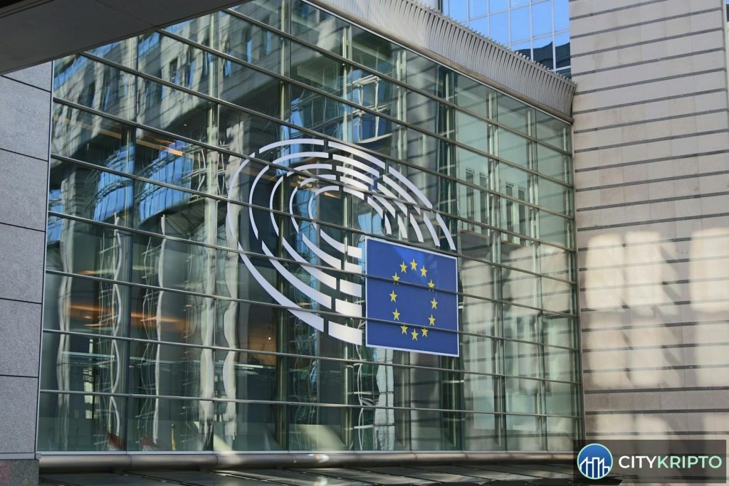 UniCredit предупреждает о рисках криптобанков в Европе