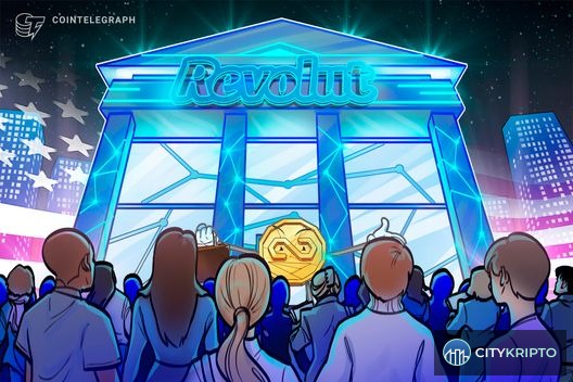 Логотип Revolut на фоне долларовых купюр и символов криптовалют