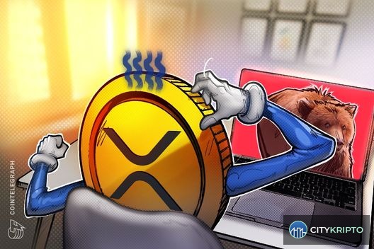 График XRP с медвежьими паттернами голова и плечи и флаг