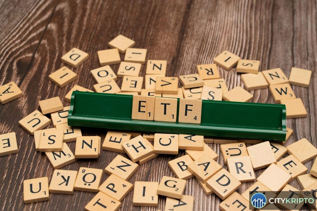 График оттока биткоин-ETF за неделю с данными по GBTC и альткоинам