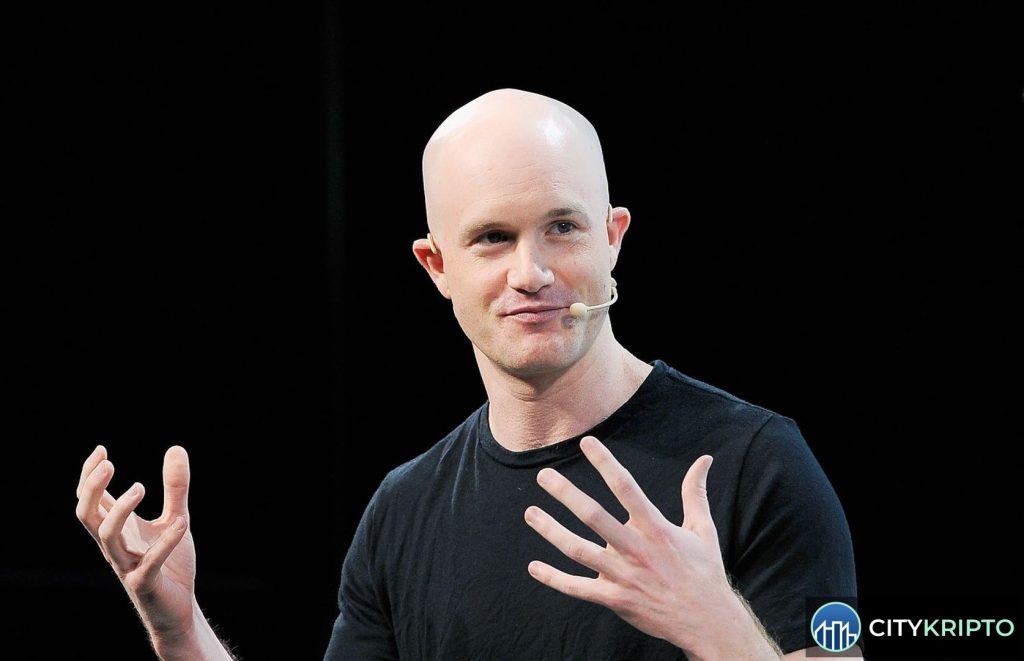 Логотип Coinbase на фоне графиков криптовалют