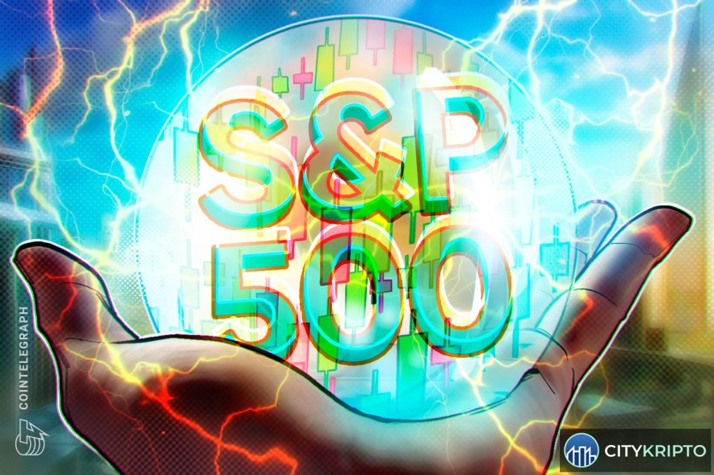 Логотип Charles Schwab на фоне графика S&P 500